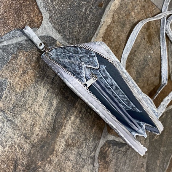 NEW Crossbody Bag - Picture 6 of 9